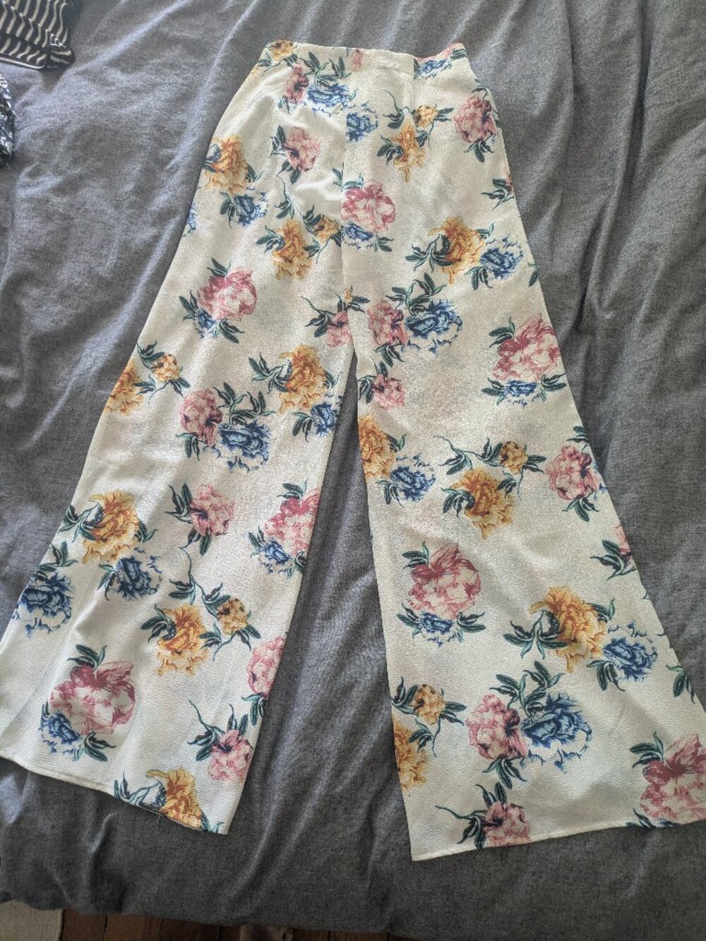 Bear Dance Viscose Palazzo Pants - White & Floral Print - Size M